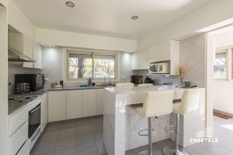 Casa 5 dormitorios en venta Venezuela Y Brassey, Rosario. CHO7363780 Crestale Propiedades
