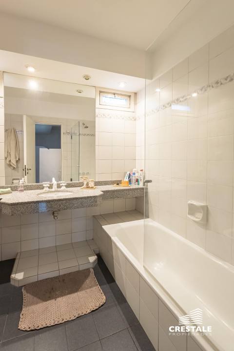 Casa 5 dormitorios en venta Venezuela Y Brassey, Rosario. CHO7363780 Crestale Propiedades