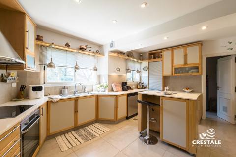 Casa 6 dormitorios en venta Kentucky Club De Campo, Funes. CHO7379571 Crestale Propiedades