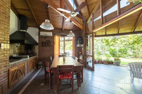 Casa 6 dormitorios en venta Kentucky Club De Campo, Funes. CHO7379571 Crestale Propiedades