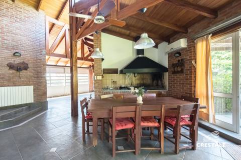Casa 6 dormitorios en venta Kentucky Club De Campo, Funes. CHO7379571 Crestale Propiedades