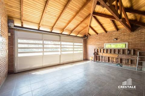 Casa 6 dormitorios en venta Kentucky Club De Campo, Funes. CHO7379571 Crestale Propiedades