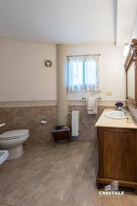 Casa 6 dormitorios en venta Kentucky Club De Campo, Funes. CHO7379571 Crestale Propiedades