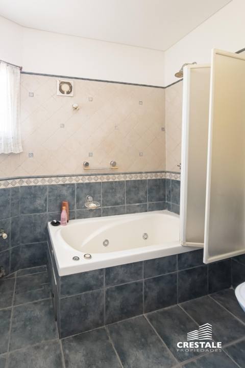 Casa 6 dormitorios en venta Kentucky Club De Campo, Funes. CHO7379571 Crestale Propiedades