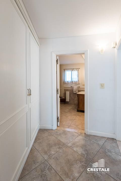 Casa 6 dormitorios en venta Kentucky Club De Campo, Funes. CHO7379571 Crestale Propiedades