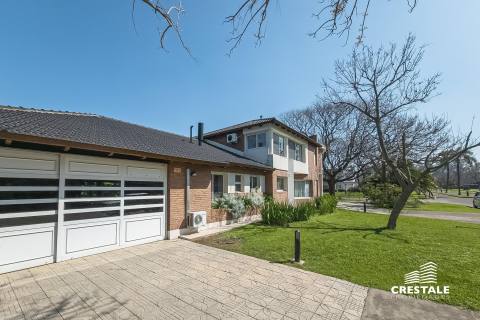 Casa 6 dormitorios en venta Kentucky Club De Campo, Funes. CHO7379571 Crestale Propiedades