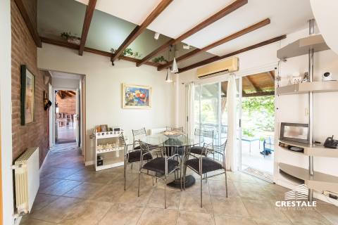 Casa 6 dormitorios en venta Kentucky Club De Campo, Funes. CHO7379571 Crestale Propiedades