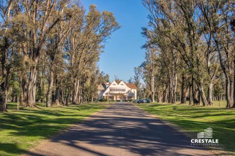 Casa 6 dormitorios en venta Kentucky Club De Campo, Funes. CHO7379571 Crestale Propiedades