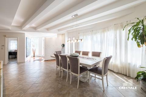 Casa 6 dormitorios en venta Kentucky Club De Campo, Funes. CHO7379571 Crestale Propiedades