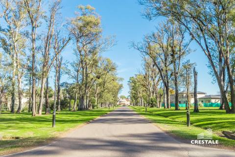 Casa 6 dormitorios en venta Kentucky Club De Campo, Funes. CHO7379571 Crestale Propiedades