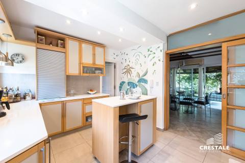 Casa 6 dormitorios en venta Kentucky Club De Campo, Funes. CHO7379571 Crestale Propiedades