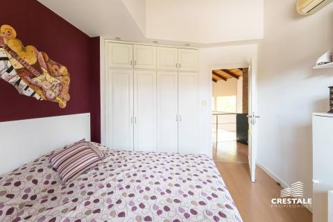Casa 6 dormitorios en venta Kentucky Club De Campo, Funes. CHO7379571 Crestale Propiedades