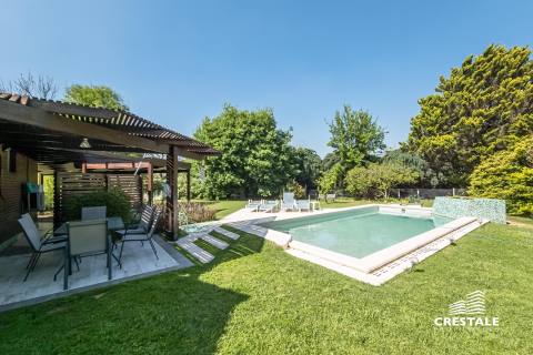 Casa 6 dormitorios en venta Kentucky Club De Campo, Funes. CHO7379571 Crestale Propiedades