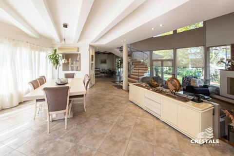 Casa 6 dormitorios en venta Kentucky Club De Campo, Funes. CHO7379571 Crestale Propiedades