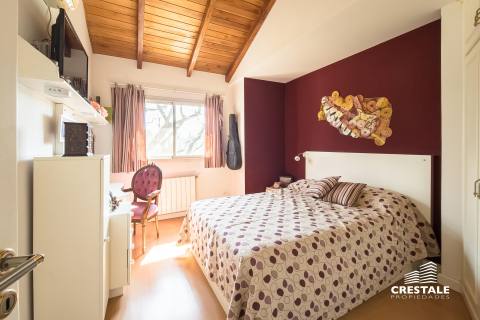 Casa 6 dormitorios en venta Kentucky Club De Campo, Funes. CHO7379571 Crestale Propiedades