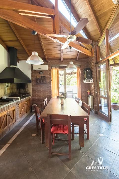 Casa 6 dormitorios en venta Kentucky Club De Campo, Funes. CHO7379571 Crestale Propiedades