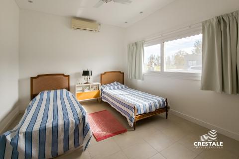 Casa 3 dormitorios en venta La Rinconada Club De Campo, Ibarlucea. CHO6164960 Crestale Propiedades