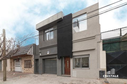 Casa 3 dormitorios en venta Rosario, Constitución y Montevideo. CHO5315463 Crestale Propiedades