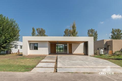 Casa 3 dormitorios en venta La Rinconada Club De Campo, Ibarlucea. CHO4927213 Crestale Propiedades